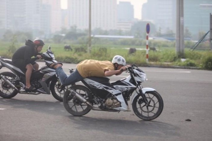 So kè với tốc độ "bàn thờ"