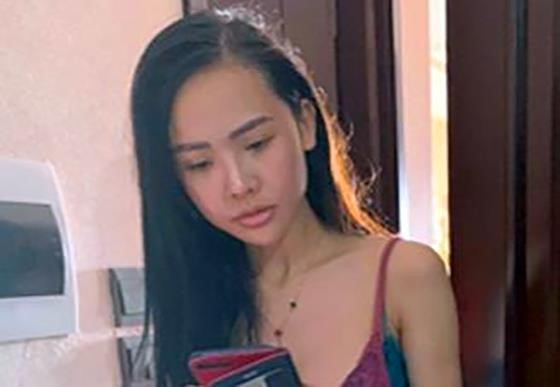 Trước đó, ngày 27/8, các trinh sát phát hiện Cúc thỏa thuận với 2 khách mua dâm và đã điều 2 gái bán dâm từ Hà Nội về Hải Dương để bán dâm, tại nhà nghỉ Trường An, phường Thanh Bình, TP Hải Dương, tỉnh Hải Dương.