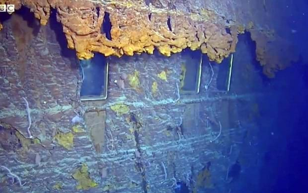Tàu Titanic ra khơi từ Southampton, Anh, vào ngày 10/4/1912 và khởi hành tới New York. Hôm 14/4, tàu đâm vào một núi băng trôi cách Newfoundland gần 643 km.