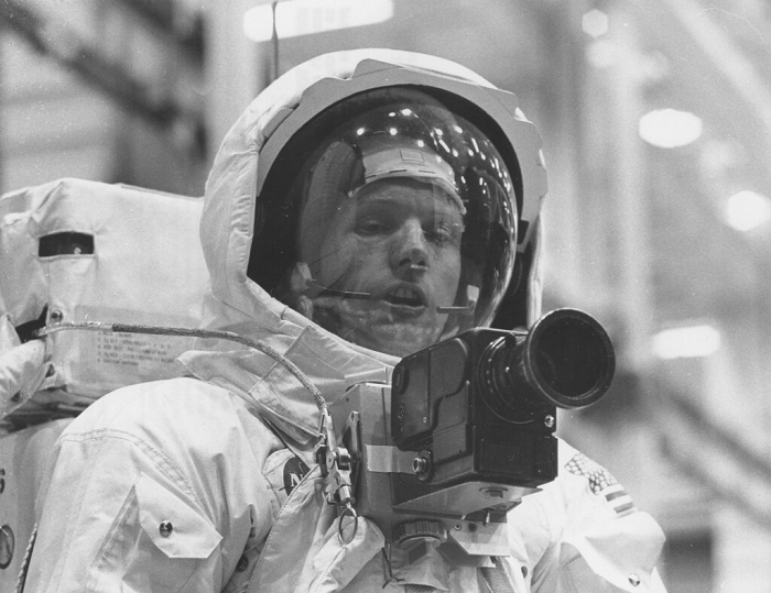 Nếu sự cố này không được khắc phục, phi hành gia Armstrong và Aldrin có thể đã bị mắc kẹt trên Mặt Trăng, một quan chức của NASA - ông William Barry cho biết.