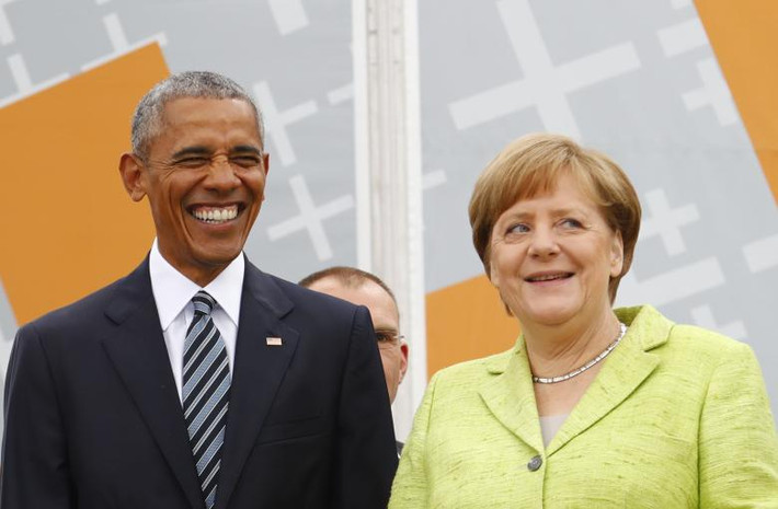 Hình ảnh ông Obama và Thủ tướng Merkel trong cuộc thảo luận về dân chủ ở Berlin.