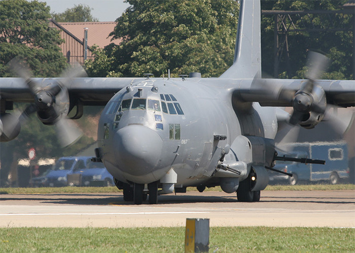 AC-130 cũng được trang bị pháo 45mm. (Ảnh: Jetphotos)