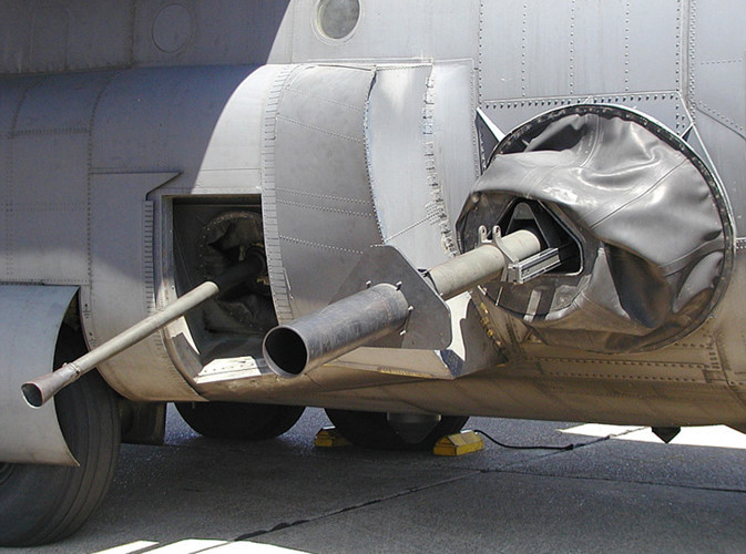 Về sức mạnh hỏa lực, máy bay AC-130 mang theo hàng loạt vũ khí hiện đại, như hệ thống pháo cỡ nòng 25mm, 45mm, 105mm. (Ảnh: Jetphotos)