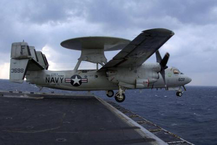 Các tàu sân bay hạt nhân Nimitz được Hải quân Mỹ đưa vào trang bị từ năm 1975 với 10 chiếc được đóng mới trong giai đoạn từ năm 1968 tới năm 2009 thì hoàn tất. Con tàu này có lượng giãn nước 96.386 tấn, tốc độ tối đa 33 hải lý/h, công suất 260.000 mã lực với sức chứa 90 máy bay cánh liền và trực thăng.