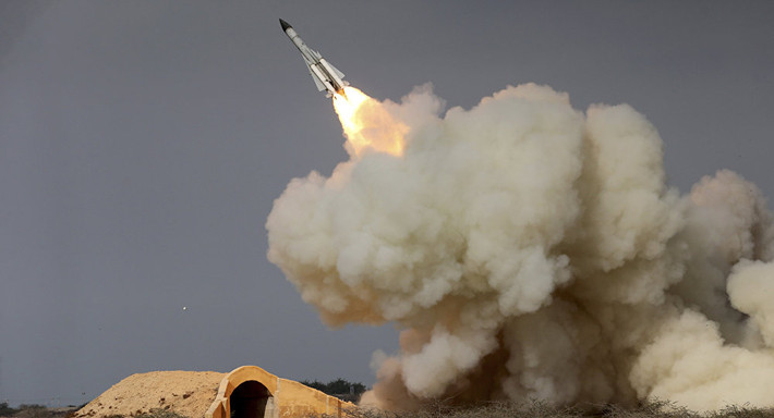 Dựa trên các nguồn tin hiện tại Syria sở hữu khoảng 48 bệ phóng S-200 cùng hàng ngàn quả đạn tên lửa, trước khi S-300 hay S-400 xuất hiện thì S-200 là loại tên lửa phòng không có tầm bắn xa nhất thế giới từ 300-400km. Ở biến thể S-200VE của Syria có tầm bắn nước tính đạt 240km. Nguồn ảnh: Sputnik.