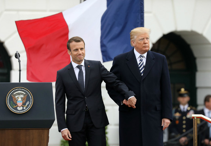 Trước cuộc hội đàm chính thức với Macron, tổng thống Mỹ gọi thỏa thuận hạt nhân Iran là "điên rồ và lố bịch". Một trong những mục tiêu trong chuyến thăm Mỹ của ông Macron được cho là thuyết phục ông Trump ở lại thỏa thuận hạt nhân này.