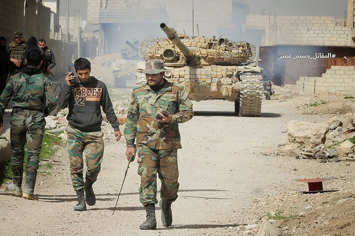Với việc tái khởi động lại chiến dịch giải phóng Douma, Quân đội Syria chắc chắn sẽ phải trì hoãn lại chiến dịch mới ở miền nam nước này, với trọng tâm là kiểm soát hoàn toàn thành phố Daraa. Ảnh: VOP Today.
