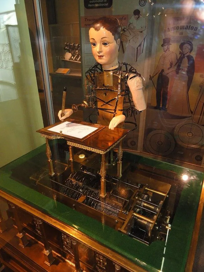 Năm 1772, khi lượng người bị mù chữ còn khá lớn, Pierre đã muốn chứng minh rằng máy móc có thể làm được những điều mà nhiều người không thể.