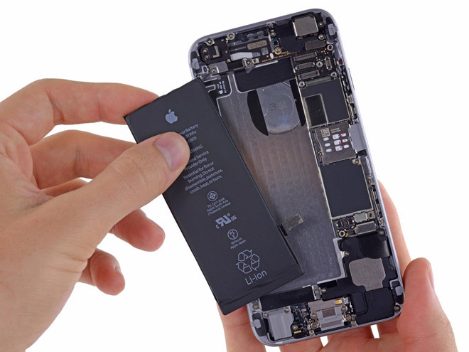 Pin lớn hơn Để hỗ trợ sạc không dây ngược, điều quan trọng là iPhone mới phải có viên pin lớn hơn. Trong số 3 model mới, smartphone kế nhiệm iPhone XS sẽ được nâng cấp pin mạnh mẽ nhất, mức 20-25% trong khi XS Max sẽ chỉ tăng thêm 10-15%.