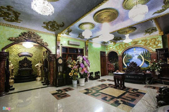Bên cạnh đó, Ngọc Sơn cũng nổi tiếng bởi sở hữu căn biệt thự “Thiên niên kỷ” nằm trên con đường đắt đỏ Sương Nguyệt Ánh (quận 1, TP HCM). Ảnh: Zing.vn