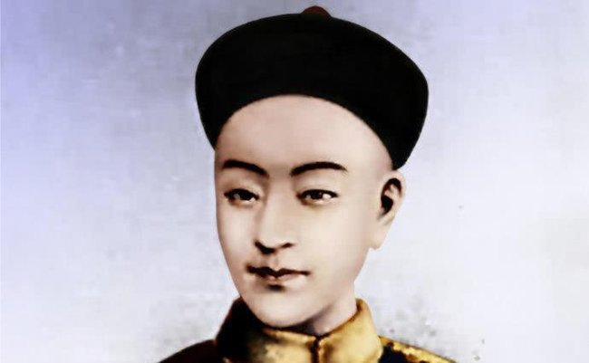 Tình trạng của Sùng Lăng không tốt khi lăng mộ này bị xuống cấp cũng như có nước rò rỉ vào bên trong. Thậm chí quan tài của hoàng hậu Long Dụ bị mở ra trong khi quan tài của vua Quang Tự bị đục thủng.