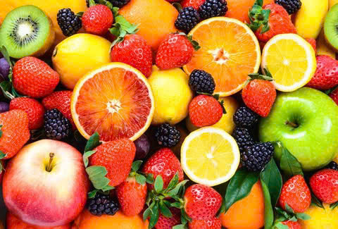 Thực phẩm chứa nhiều vitamin C: Cam, chanh, kiwi, bưởi và quýt rất giàu vitamin C - chất chống oxy hóa tăng cường sản xuất enzyme giúp thanh lọc chất có hại khỏi phổi. Ảnh minh họa