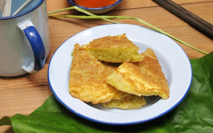 Trứng chiên cốm: Với vị béo của trứng, vị bùi bùi của cốm cộng thêm mùi thơm hấp dẫn sẽ là món “tốn cơm” mà lại tiết kiệm được thời gian chế biến. Ảnh Internet