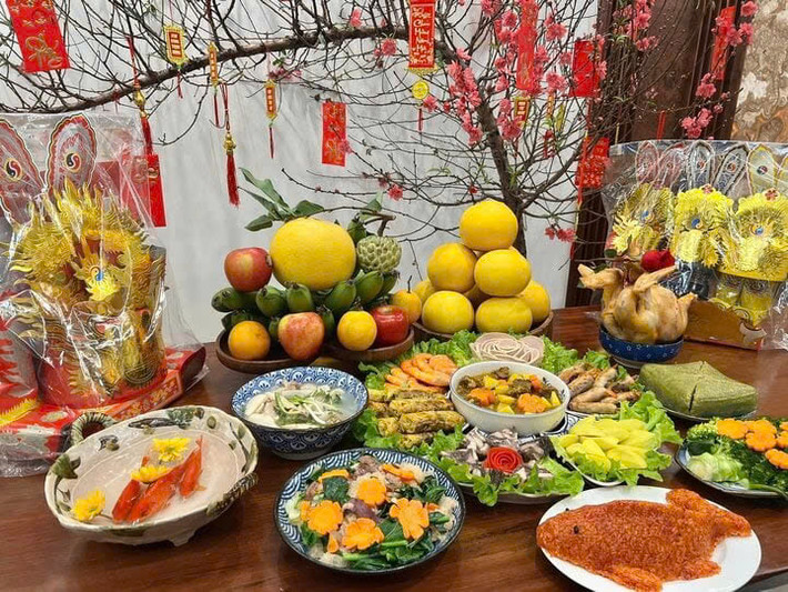 Tục cúng ông Táo mang ý nghĩa cầu mong sự ấm no, đầy đủ, đồng thời tôn kính "thần Bếp" – vị thần cai quản việc bếp núc trong nhà. Ảnh Internet