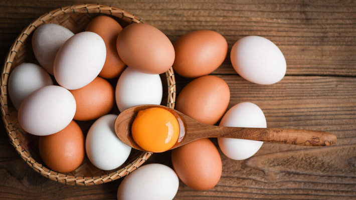 Trứng: Rất dồi dào lipid, chất đạm và vitamin bổ dưỡng. Nhờ hàm lượng dinh dưỡng cao mà trứng được cho là siêu thực phẩm có nhiều lợi ích đối với sức khỏe con người, đặc biệt có lợi cho tinh hoàn nam giới. Ảnh minh họa