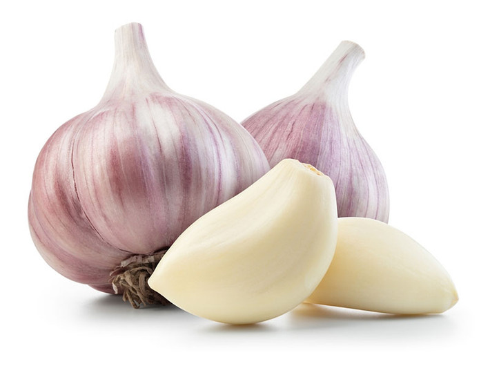 Tỏi: Chứa allicin giúp tăng cường lưu lượng máu đến dương vật, tinh hoàn và ngăn chặn viêm nhiễm. Tỏi cũng chứa vitamin B6, điều chỉnh quá trình sản xuất hormone testosterone và tăng số lượng tinh trùng. Ảnh minh họa