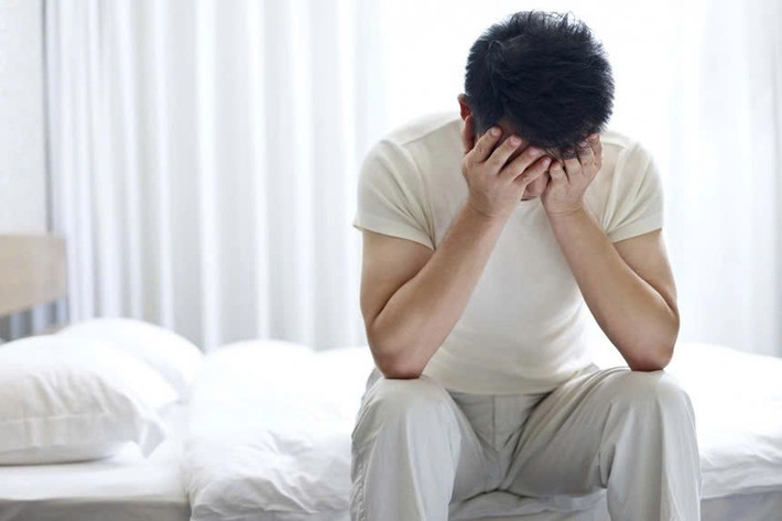 Chóng mặt: Hoạt động yêu đôi khi có thể gây đau đầu, chóng mặt mức độ nhẹ tới nặng. Nguyên nhân do quá trình "yêu" cơ thể giải phóng một số hormone và gây căng cơ. Tuy nhiên nếu thường xuyên bị hãy đến gặp bác sĩ để tìm hiểu nguyên nhân chính xác. Ảnh minh họa