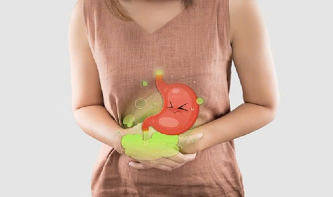 Gây khó tiêu, đầy bụng và đầy hơi: Dư thừa chất xơ cũng có khả năng làm giảm khả năng hấp thụ canxi và kẽm của cơ thể. Thậm chí, đối với những bệnh nhân bị xơ gan, ăn quá nhiều rau có thể dẫn đến chảy máu dạ dày khiến tình trạng bệnh chuyển biến xấu hơn. Ảnh minh họa