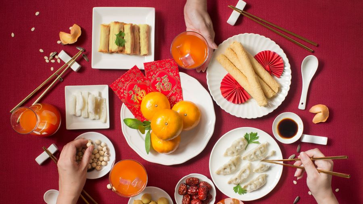 Vào dịp Tết, người Trung Quốc sẽ thường ăn bánh bao, cá, bánh trôi tàu, mì trường thọ... để cầu mong sự may mắn. Ảnh Internet