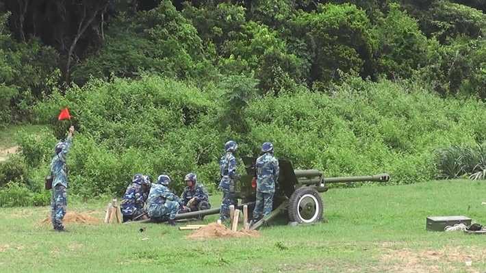 Và trong số những mẫu súng, pháo hiện đang được Nhà máy Z133 sửa chữa có cả pháo dã chiến 76mm ZiS-3 là trong những mẫu pháo tiêu chuẩn đang được biên chế cho lực lượng Hải quân Đánh bộ Việt Nam.