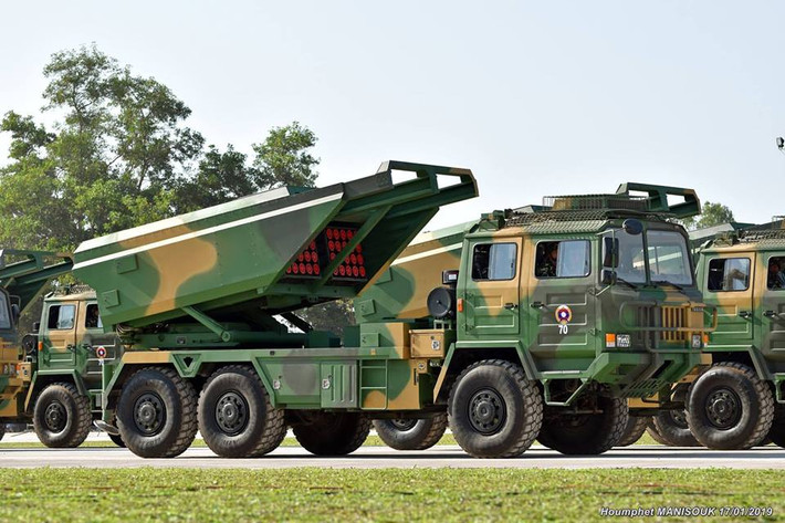 Một mẫu pháo khác của Trung Quốc trong biên chế Lục quân Lào đó hệ thống pháo phản lực phóng loạt SR-5 sử dụng đạn rocket 122mm có tầm bắn khoảng 50 km. Nguồn ảnh: Houmphet Manisouk