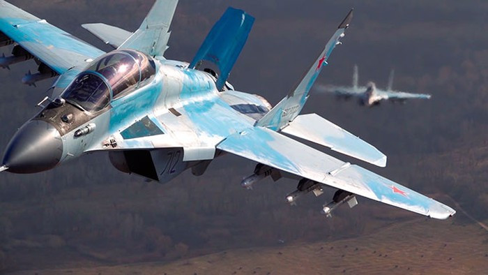 Các chuyên gia đều tin rằng, máy bay tiêm kích MiG-35 có khả năng cạnh tranh cao. Ví dụ như hợp đồng cung cấp máy bay chiến đấu cho Ấn Độ, đối thủ cạnh tranh chính của MiG-35 đó là Dassault Rafale.