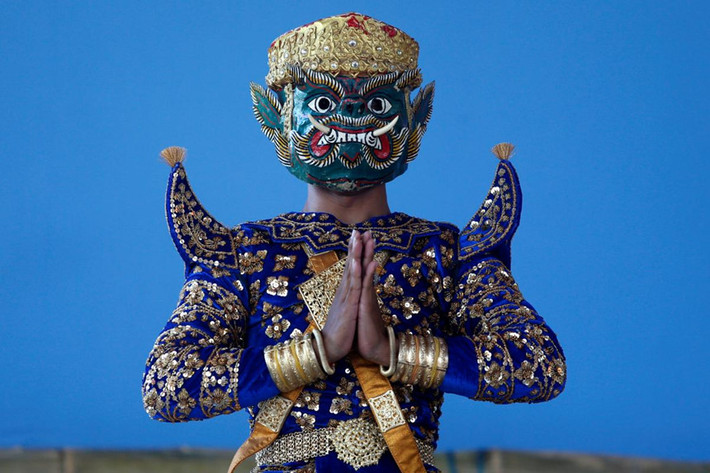 Vũ kịch Khon truyền thống của Thái Lan ban đầu được thực hành trong triều đình và hiện được giảng dạy tại nhiều trường học và đại học.