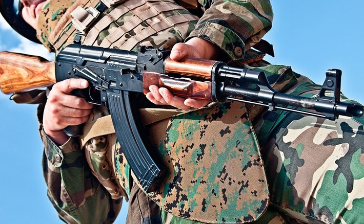 Súng tiểu liên AK-47 do Liên Xô phát minh đã trở thành một vũ khí bộ binh huyền thoại phổ biến hàng đầu thế giới.