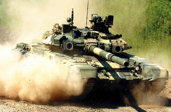 Ở đây có thể nói, dù có thể giá thành của những chiếc T-90S của Việt Nam sẽ đắt hơn T-90S của Iraq do có thêm hệ thống phòng vệ Shtora-1, thế nhưng nó lại giúp xe tăng Việt Nam an toàn hơn trước mọi mối đe dọa từ tên lửa chống tăng. Nguồn ảnh: Uralvagonzavod.