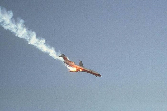 Năm 1978, máy bay 182 của hãng hàng không Pacific Southwest Airlines đã đâm vào máy bay Cessna 172 và rơi xuống. Bức ảnh này đã ghi lại hình ảnh chiếc máy bay này trước khi lao xuống đất.