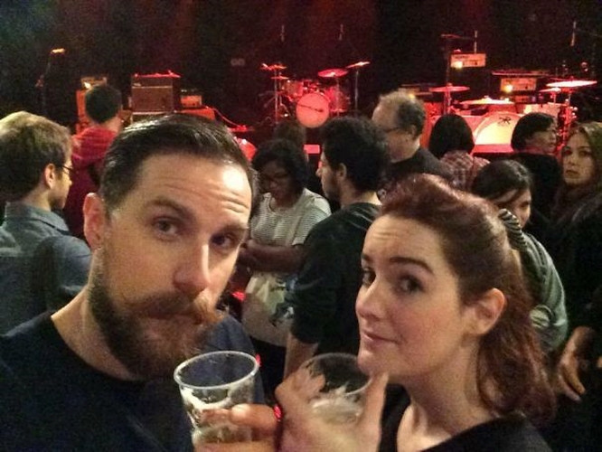Gilles Leclerc và Marianne Labanane đã chụp ảnh selfie tại rạp Bataclan khi chờ xem một vở diễn. Tuy nhiên, ngay sau đó, 4 kẻ tấn công đã xả súng vào những người trong rạp. Gilles đã thiệt mạng trong vụ tấn công, trong khi Marianne vẫn còn sống.