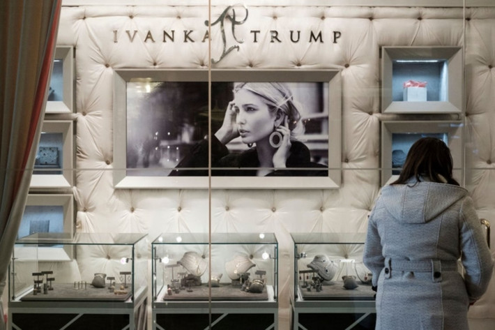 Theo hồ sơ tài chính, Quỹ ủy thác Doanh nghiệp của Ivanka Trump kiếm được hơn 5 triệu USD năm 2017.