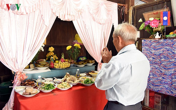 Dù xa quê hương đã lâu, nhưng những phong tục tập quán vẫn luôn được những người con đất Việt gìn giữ và truyền dạy lại cho con cháu đời sau.
