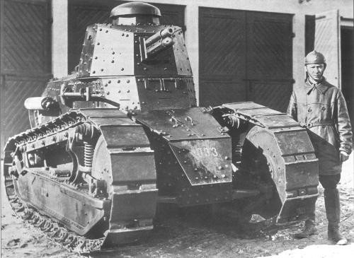 Được coi là thiết kế tăng hạng nhẹ (light tank) đầu tiên trên thế giới, Renault FT-17 khai sinh từ năm 1917 đã trở thành hình mẫu tiêu biểu mang tính cách mạng cho các mẫu xe tăng sau này. Nguồn ảnh: Oala.