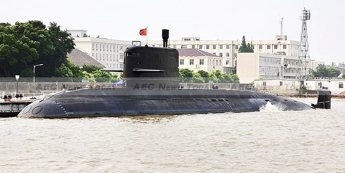 Thậm chí đội tàu ngầm của Thái Lan còn có S26T - một loại tàu ngầm sử dụng động cơ điện - diesel do Trung Quốc sản xuất. Ngoài ra, trong biên chế của quân đội Thái Lan còn có xe thiết giáp Type-07, hệ thống phòng không KS-1, các loại pháo phản lực SR-4, WS-1,... tất cả đều mua từ Trung Quốc. Nguồn ảnh: AEC.