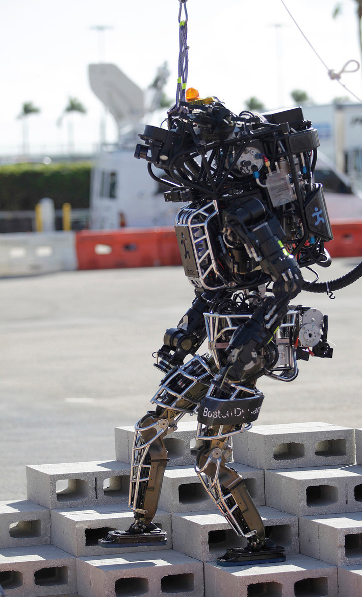 Các loại robot có cấu tạo giống với cơ thể người, có khả năng di chuyển vượt địa hình này được coi là tương lai của chiến tranh khi nó không những có thể thay thế cho sức người mà thậm chí còn thay thế được cả người lính trên chiến trường. Nguồn ảnh: BI.