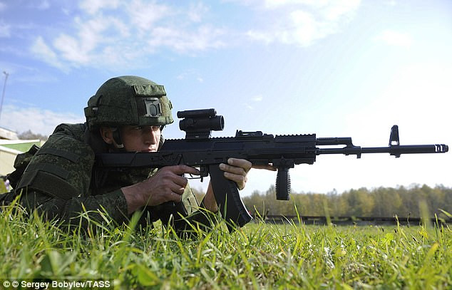 Các tính năng quan trọng đó của AK-400 ngay lập tức đã được mang ra thử nghiệm. Mặc dù được xây dựng dựa trên khẩu AK-12, tuy nhiên AK-400 lại có lợi thế vượt trội so với khẩu AK-12 nguyên thuỷ khi nó có thể dùng chung tới 54% linh kiện với khẩu AK-74M. Nguồn ảnh: Nationalin.
