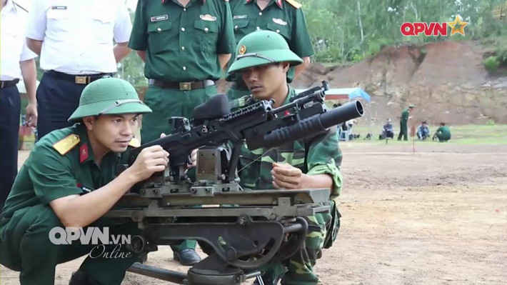 Súng trường tấn công IWI Tavor Tar-21 sử dụng cỡ nòng tiêu chuẩn 5.56x45mm và được IWI phát triển thành nhiều biến thể phục vụ cho nhiều nhiệm vụ khác nhau, như GTAR-21, CTAR-21, STAR-21, TC-21 và MTAR-21. Nguồn ảnh: QPVN.