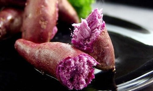 Người có chức năng tiêu hóa kém ăn nhiều khoai lang sẽ kích thích bài tiết axit dạ dày, gây chướng bụng.