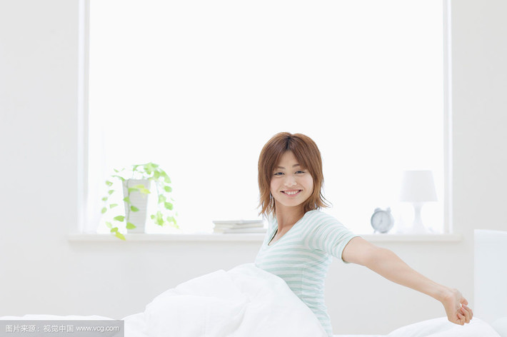 Các nóng tay co cứng khó nắm duỗi: Đây là tín hiệu của viêm thấp khớp. Nếu hiện thường này kéo dài và ngày càng nghiêm trọng thì cần phải đi thăm khám chuyên khoa.