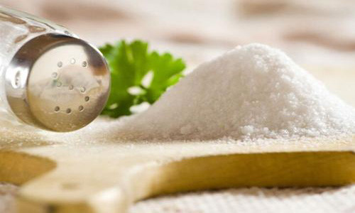 Nguyên nhân là hàm lượng muối cao sẽ gây kích thích sự phân chia nhanh của tế bào miễn dịch, từ đó gây cản trở việc sản sinh phân tử oxy.