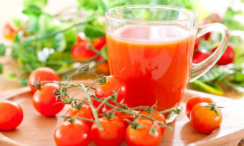 Uống một chút nước muối loãng trước khi uống rượu cũng có thể giúp ổn định cảm xúc.