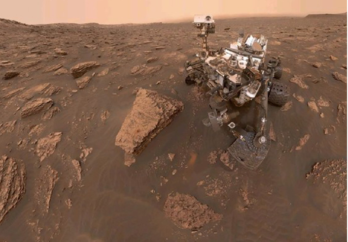 Trước đây xe tự hành Curiosity đã tìm thấy bằng chứng các hồ nước từng tồn tại ở nhiều khu vực trên sao Hỏa là muối khoáng còn lại sau khi các hồ này bị khô cạn.