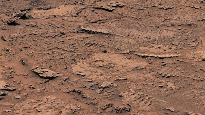 Cách đây không lâu, bạn đồng hành của Perseverance, xe tự hành Curiosity của NASA đã chụp hình những tảng đá sao Hỏa có các vết gợn sóng do các đợt sóng của một hồ nước cổ đại, chúng là bằng chứng rõ ràng nhất cho thấy nước đã từng tồn tại ở đây.