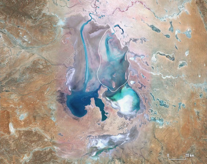 Khi Lake Eyre bị khô hạn trong thời gian dài, nó cho phép các nhà khoa học theo dõi những tác động của tình trạng khô hạn và sự thay đổi của các dòng sông và đất đai xung quanh Lake Eyre.