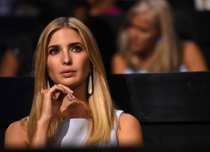 Cô Ivanka chăm chú lắng nghe một người phát biểu trong ngày họp thứ hai trong kỳ Đại hội đảng Cộng hòa ngày 19/7/2016. Ảnh Sputnik