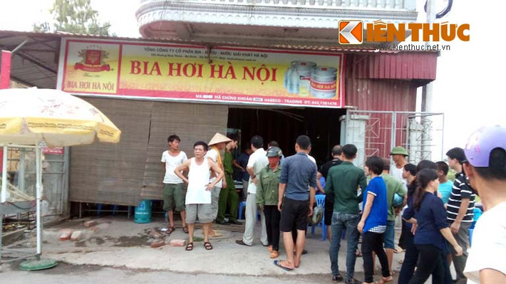 Hung thủ đã đâm chết cháu Đinh Nam Giang (14 tuổi, học sinh lớp 7), sau đó hất xăng phóng hỏa ngôi nhà, khiến cháu bị cháy đen.