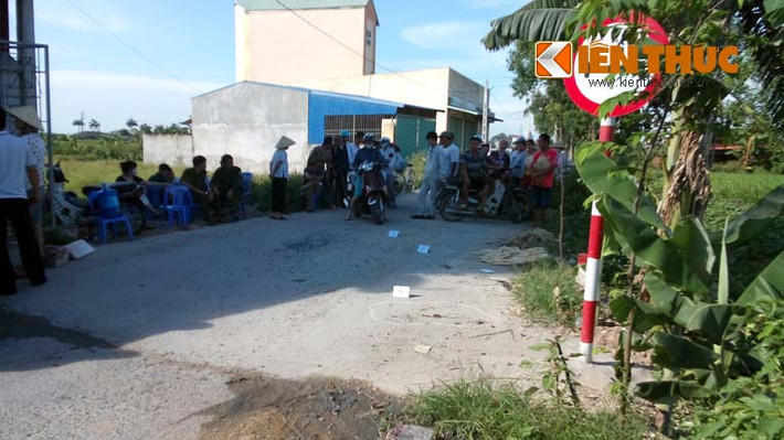 Đây là khu vực con gái bà Hồng là chị Đinh Hồng Anh (21 tuổi, đang mang bầu 8 tháng) cố chạy ra ngoài nhưng vẫn bị hung thủ truy sát, đâm trọng thương.