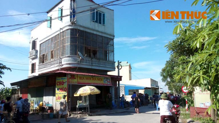 Ngôi nhà ba tầng của bà Nguyễn Thị Hồng (43 tuổi, ở thôn Cộng Hòa, thị trấn Bần, huyện Mỹ Hào, Hưng Yên) là nơi xảy ra án mạng chấn động Hưng Yên diễn ra vào khoảng 12h30 ngày 20/5. Nạn nhân là bé gái lớp 7 bị chết cháy và một phụ nữ mang bầu đang chấn thương nặng.