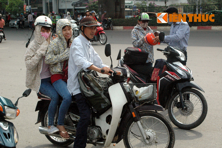 Những ngày này, cánh xe ôm luôn được mùa.